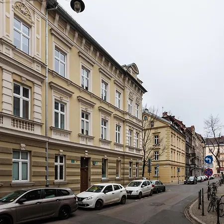 Felicjanek 15 - 3-bedroom - By Upstairs شقة كراكوفيا