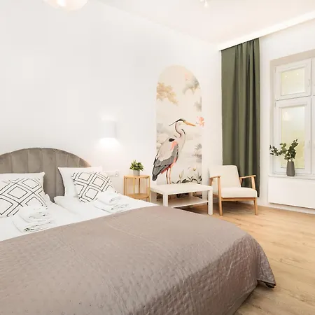 Felicjanek 15 - 3-bedroom - By Upstairs Apartment *