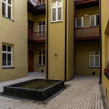 Felicjanek 15 - 3-bedroom - By Upstairs Apartment