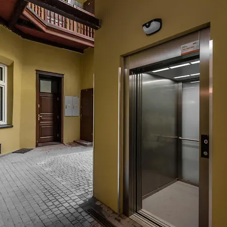 Felicjanek 15 - 3-bedroom - By Upstairs شقة