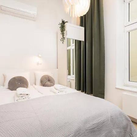 Felicjanek 15 - 3-bedroom - By Upstairs קרקוב